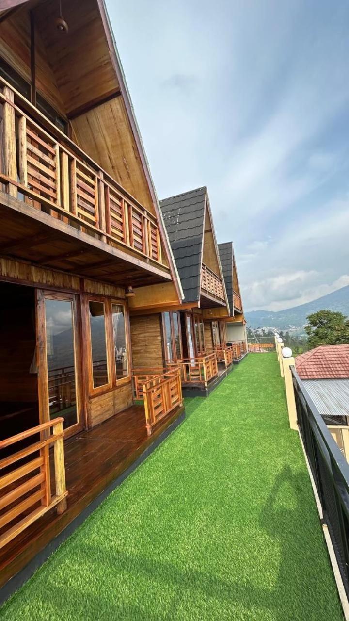 Pojok Kahyangan Homestay And Cabin Kejajar Esterno foto